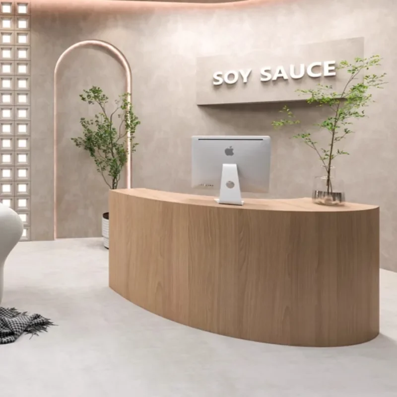 Outdoor Furniture In Store - Gebogen bureautafel voor esthetiek, kassa en